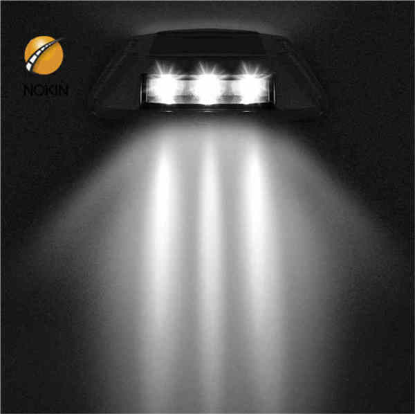 What Are Advantages of Solar Road Marker